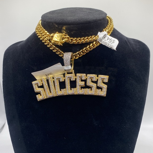 Success | 14k Gold | High End CZ Pendant w 20’ Cuban Link Chain - Picture 3 of 6
